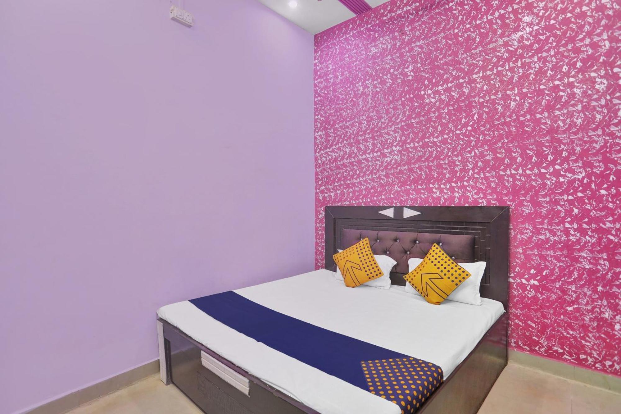 Hotel O Aniruddha Palace Mathura Exterior foto